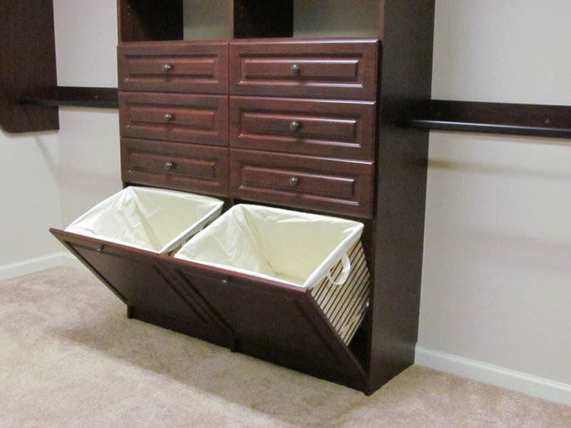 Шкаф пенал для ванной с корзиной для белья 60 см