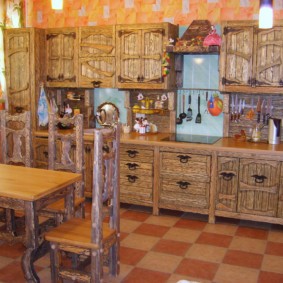 Кухонный гарнитур с фасадами из массива дуба