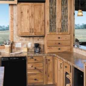Деревянные фасады кухонной мебели