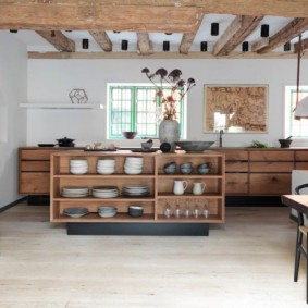 кухня в деревянном доме интерьер фото
