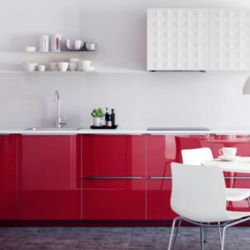 современная кухня в красном цвете