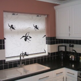 рулонные шторы на кухне фото