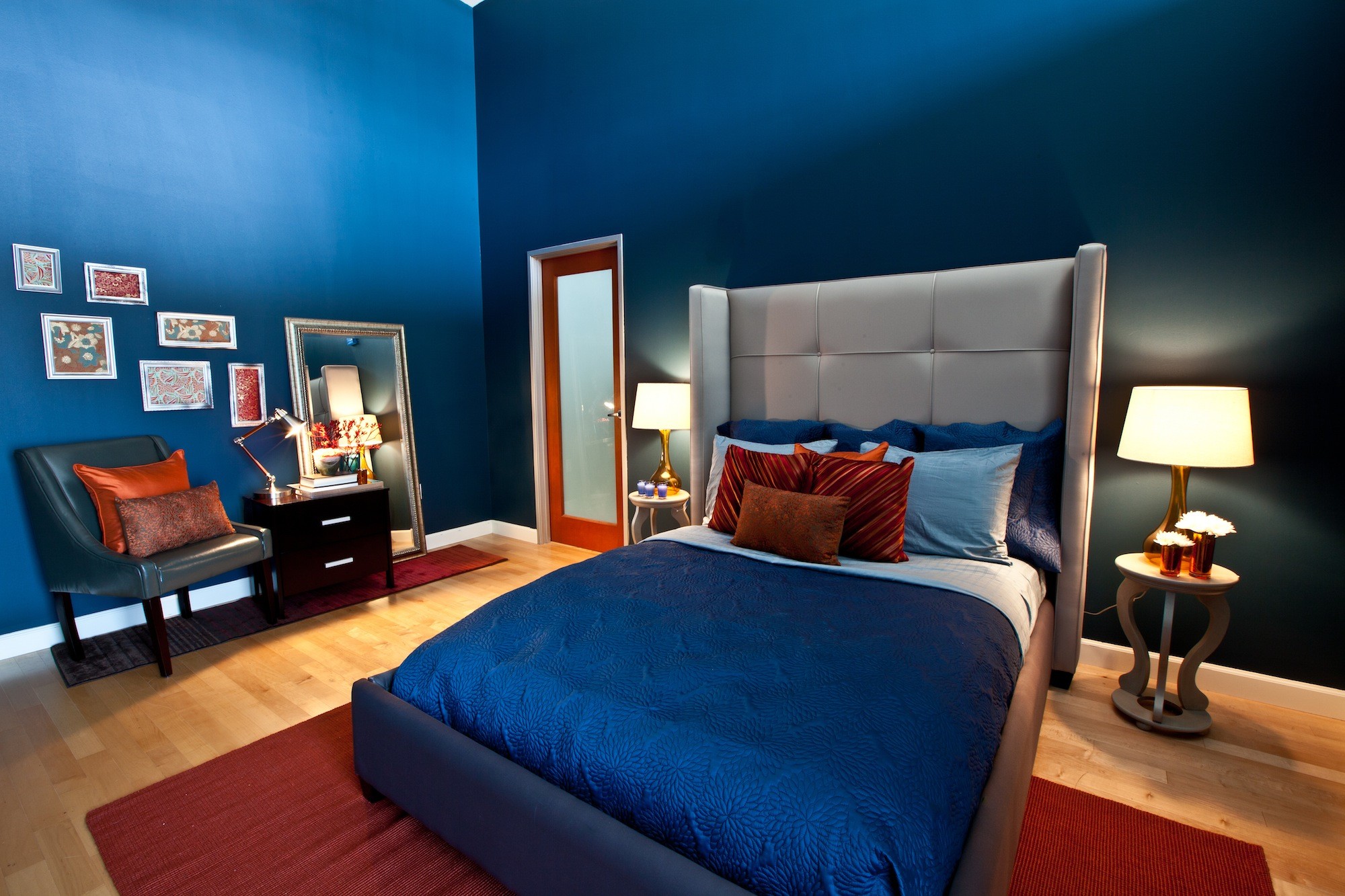 синяя спальня декор