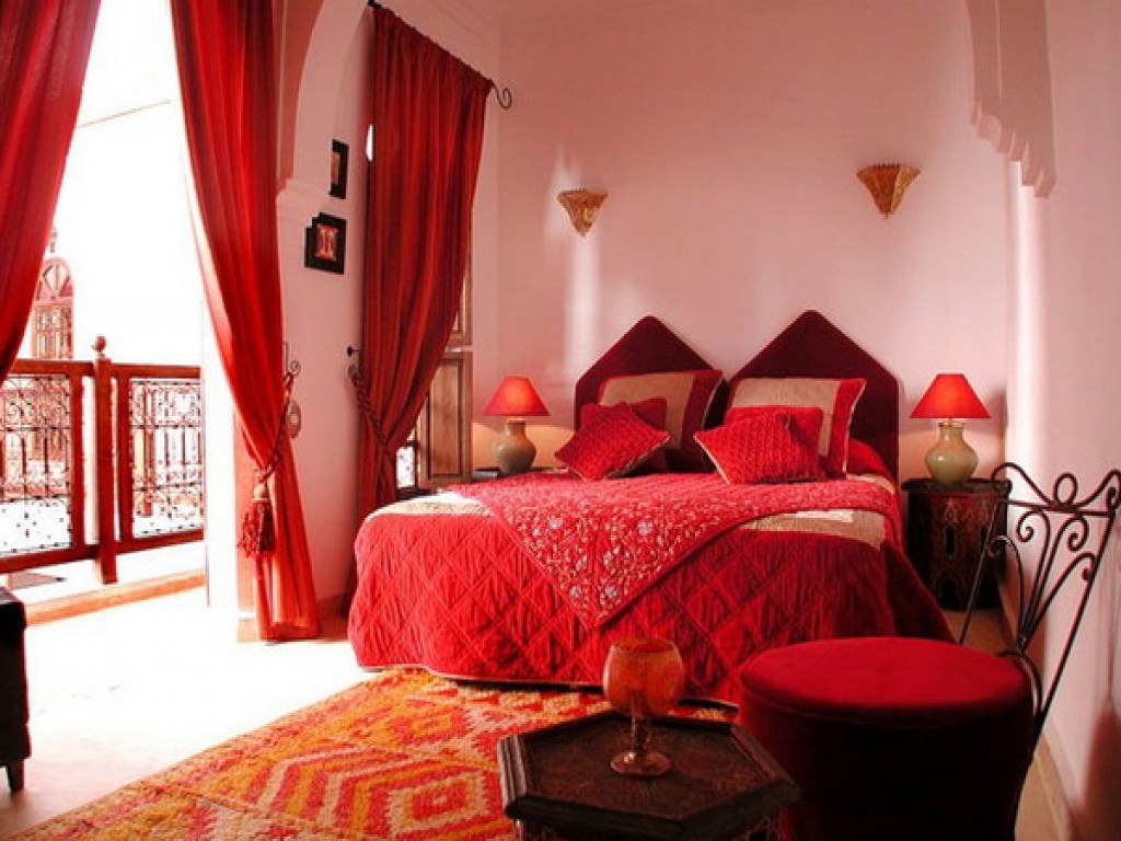 спальня в красных тонах фото декора