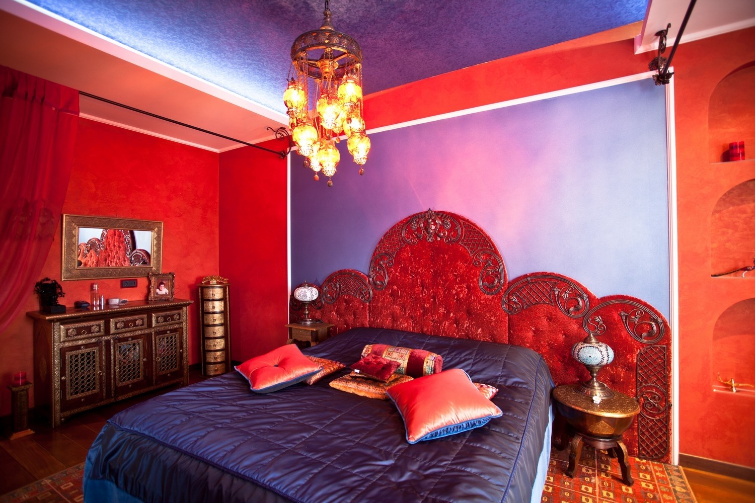 спальня в красных тонах фото идеи