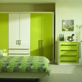спальня в зеленых тонах фото декор