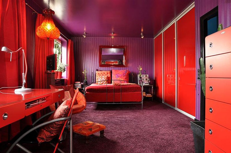 спальня в красных тонах