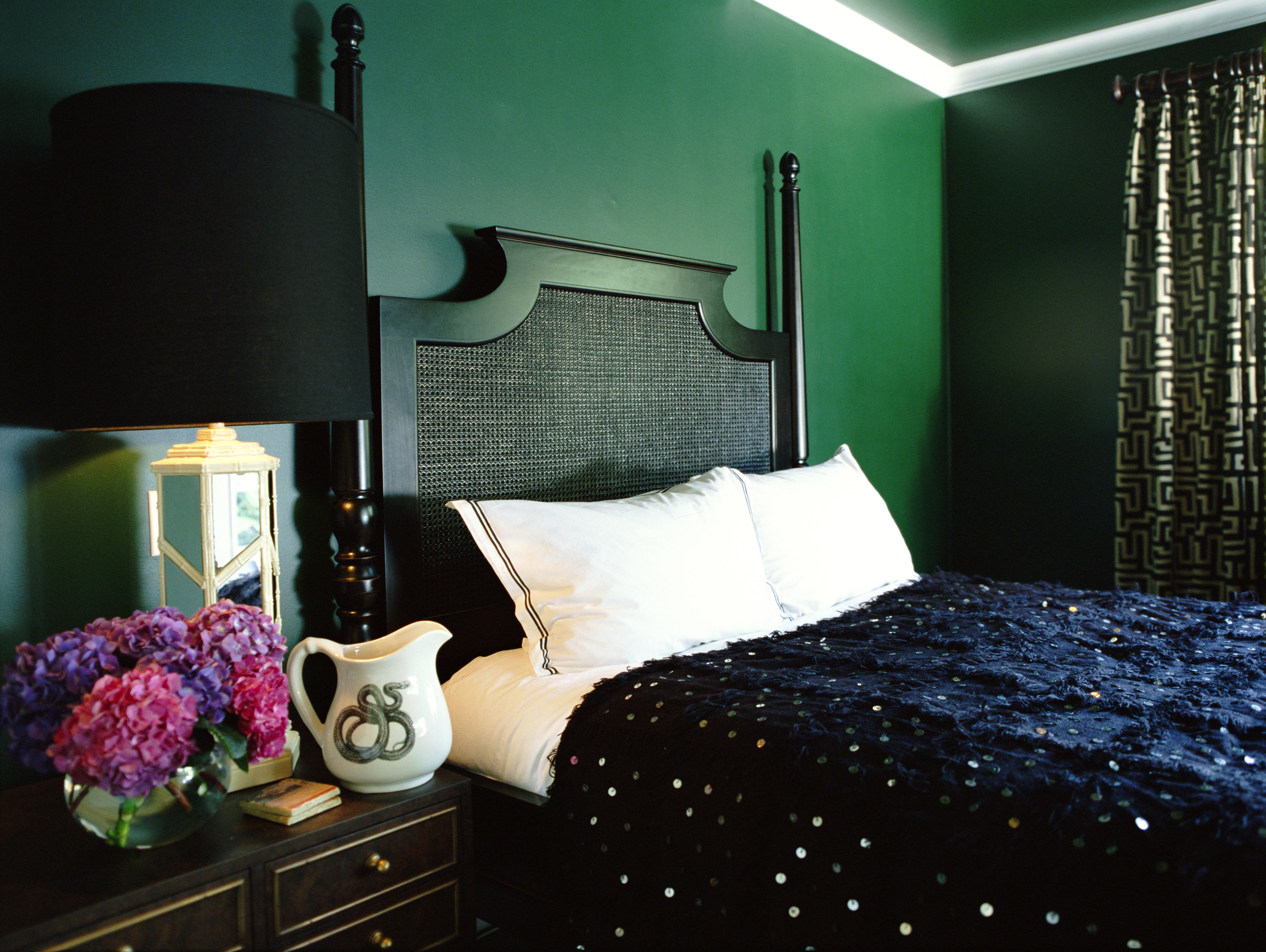 спальня в зеленых тонах фото