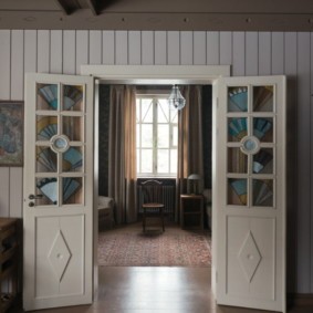 светлые двери в квартире идеи дизайн