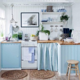 кухня в деревянном доме бело голубая