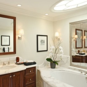 высота зеркала над раковиной в ванной фото идеи