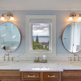 высота зеркала над раковиной в ванной варианты