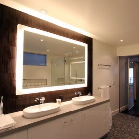 зеркало в ванной с подсветкой