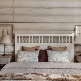 Декор спальни в деревянном доме