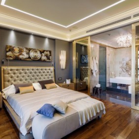деревянный пол в спальном помещении