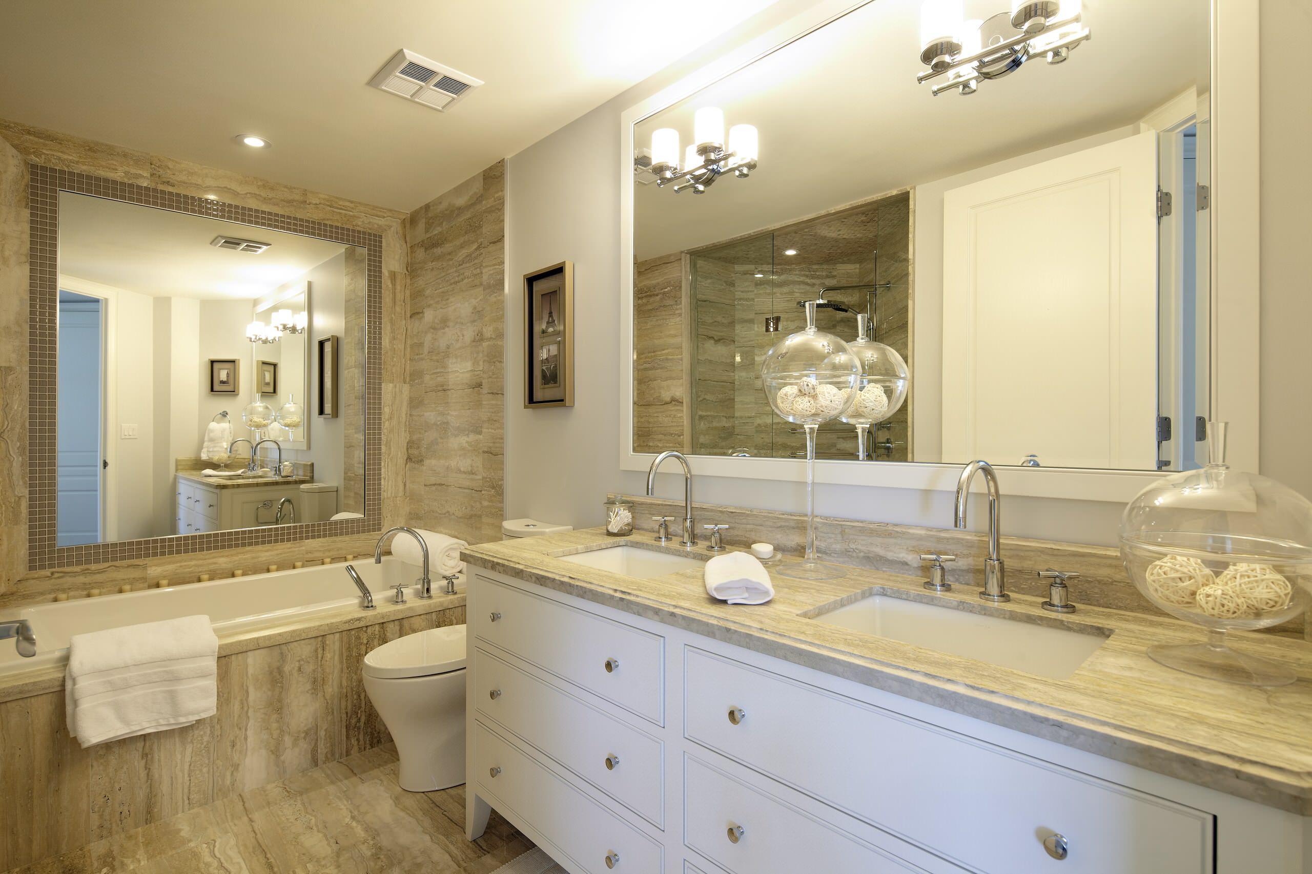 Ванная комната шире ванны. Красивые Ванные комнаты. Дизайн интерьера ванной комнаты. Зеркало в интерьере ванной. Ванная комната интерьер.