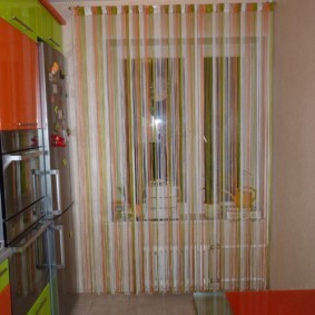 нитяные шторы на кухне фото декора