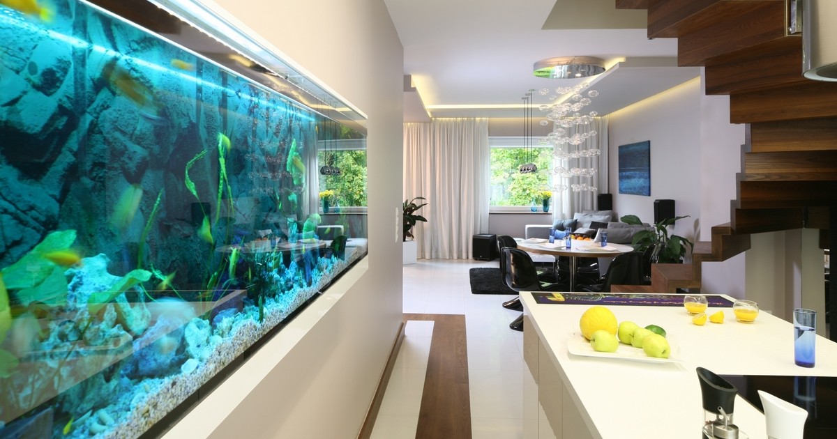 Интерьер с аквариумом в квартире