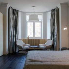 Дизайн спальной комнаты с эркером
