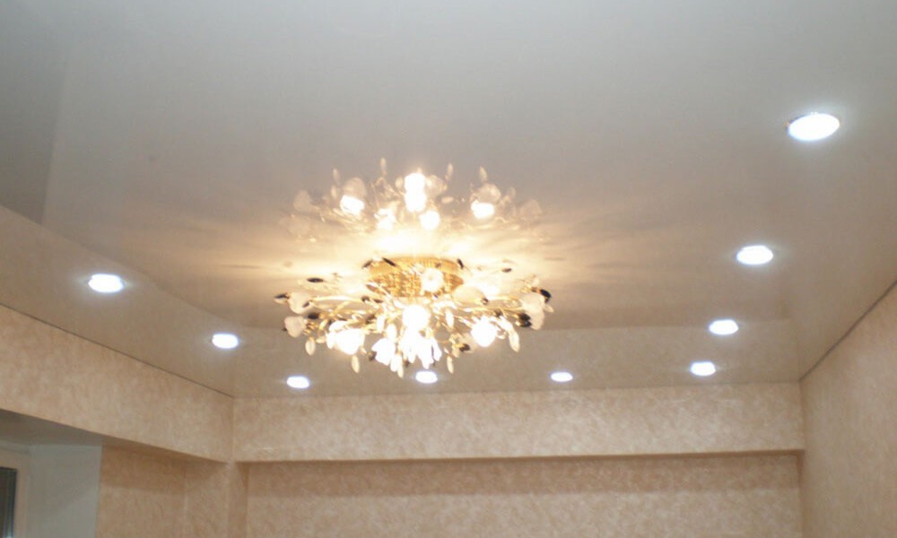 Расположение точечных светильников в зале