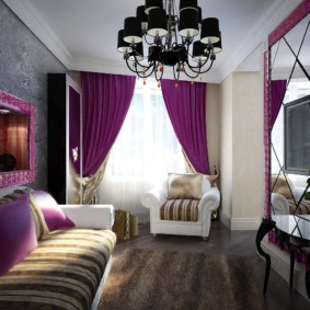 Фиолетовые шторы в гостиной квартиры