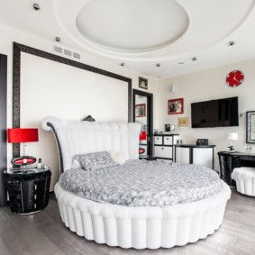 Круглая кровать в современной спальне