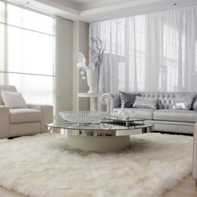 Белая мебель в интерьере гостиной