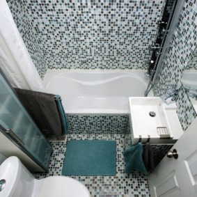 Мозаика в интерьере маленькой ванной