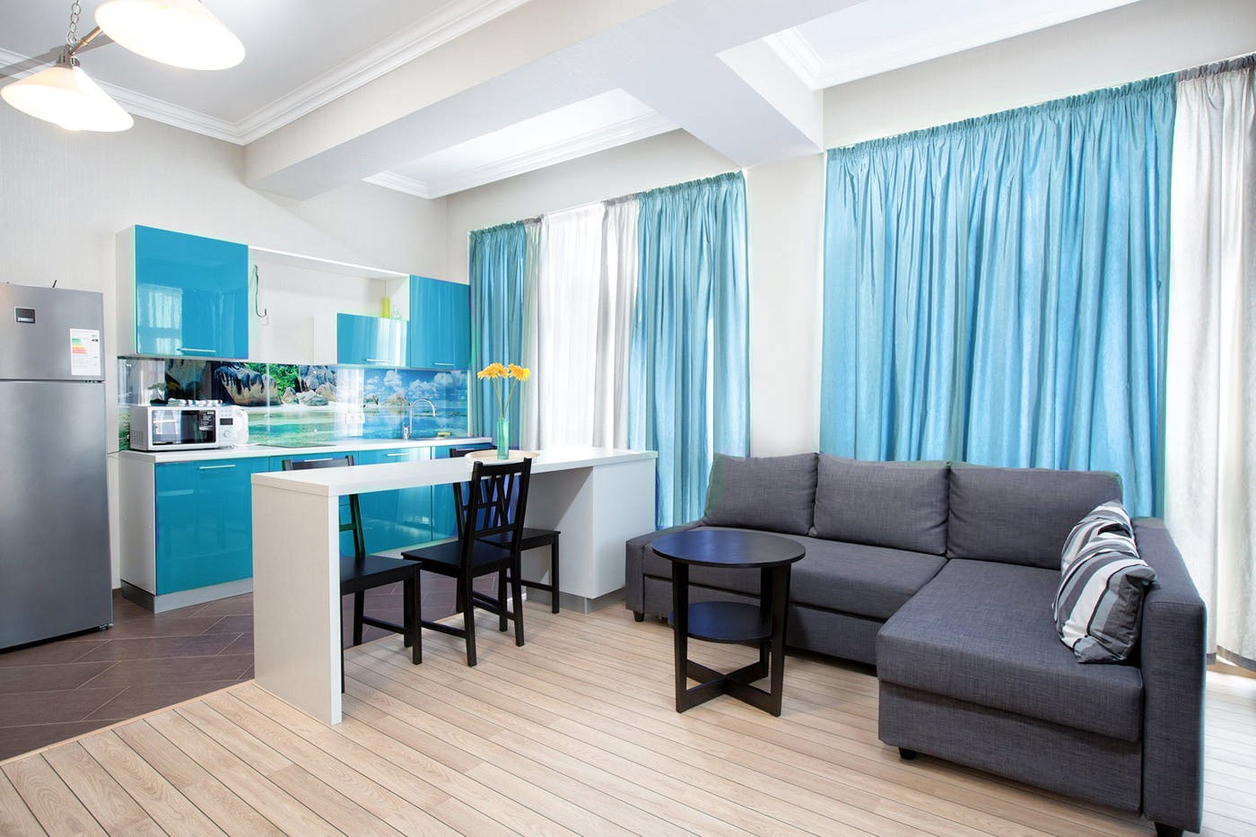 гостиная комната в голубых тонах идеи дизайна