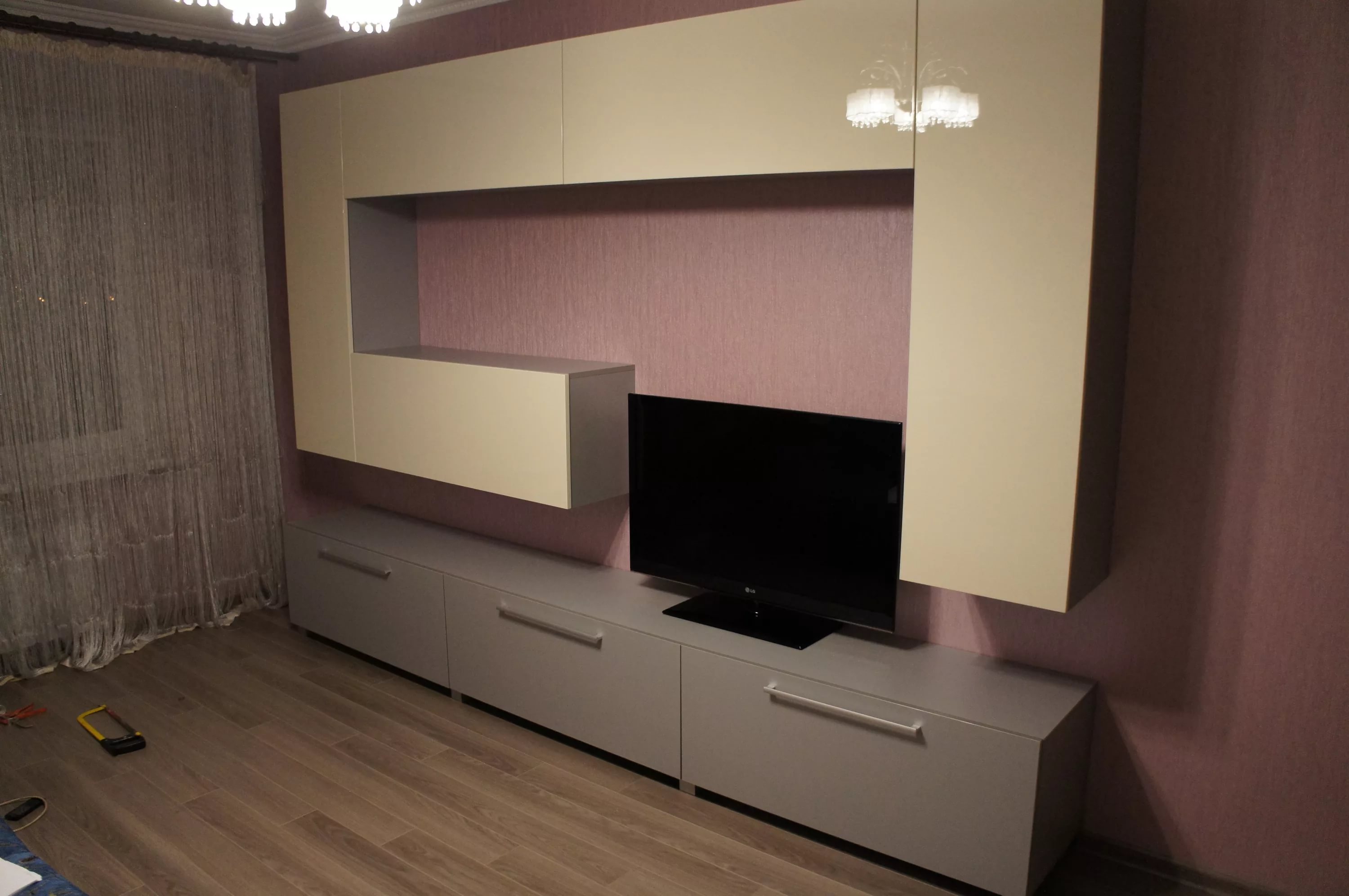 Небольшие стенки для гостиной под телевизор
