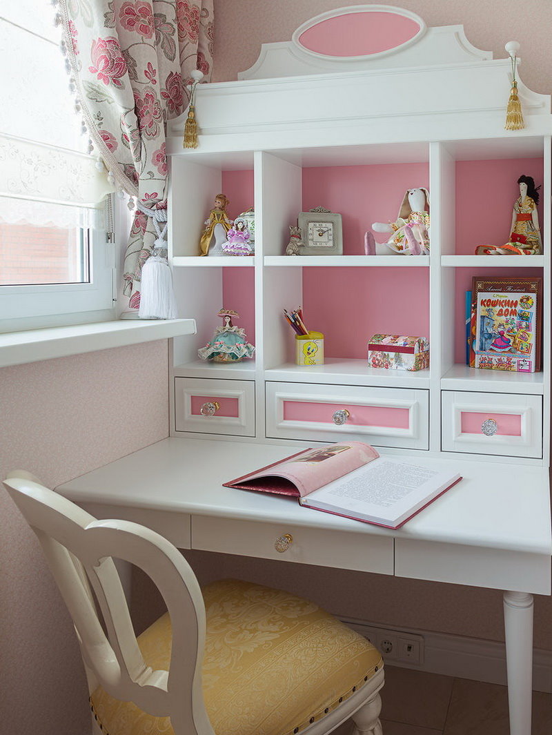 Письменный стол в маленькую комнату