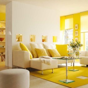 Интерьер гостиной в желтом цвете
