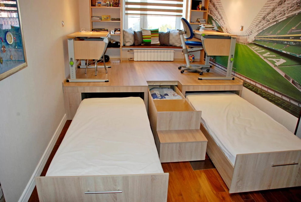 Детская комната с подиумом и выдвижными кроватями своими руками