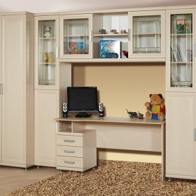 Стильная мебель для детской в современной квартире