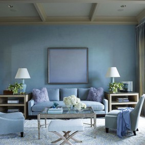 Мягкая мебель с голубой обивкой