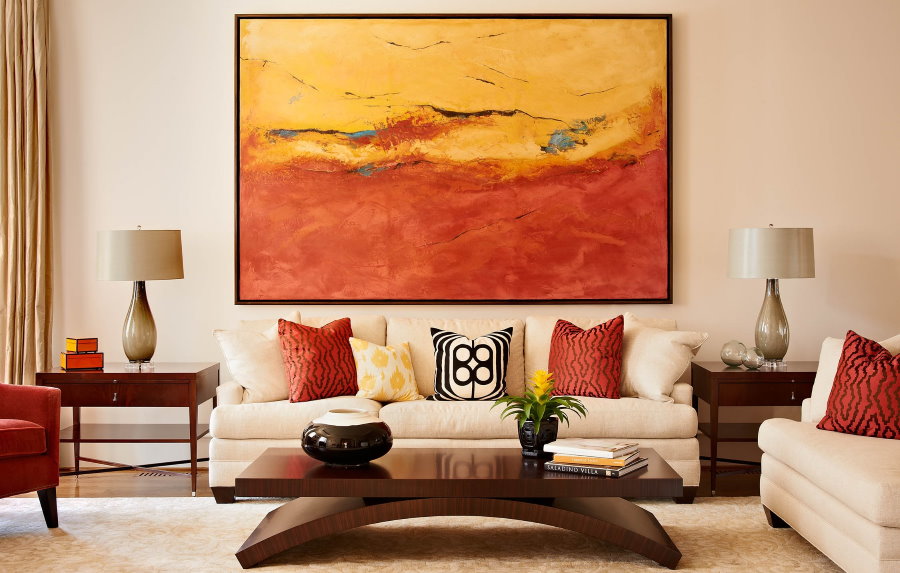 Картины в зал: варианты расположения, примеры над диваном, фото идей интерьера