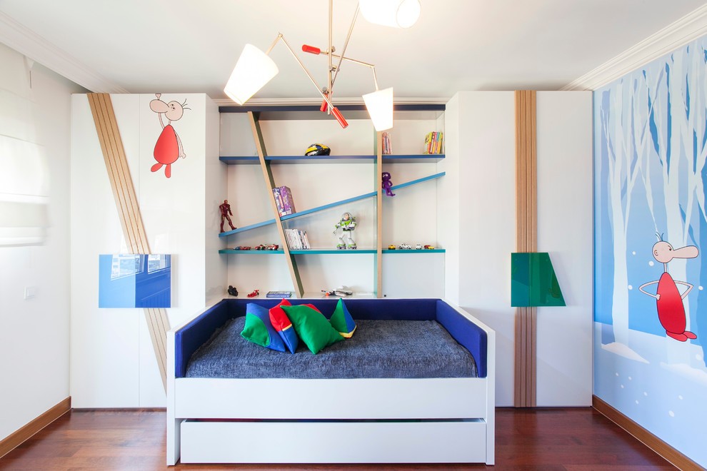 Симметричная расстановка шкафов в детской комнате