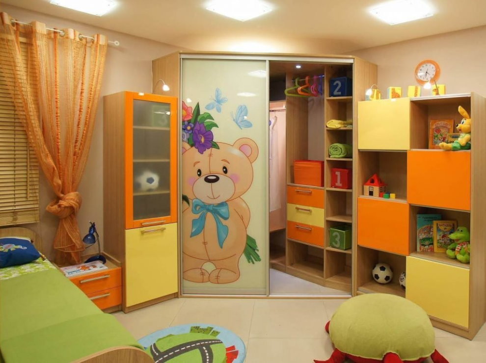 Удобные шкафы для детской комнаты
