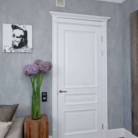 белые двери в квартире фото