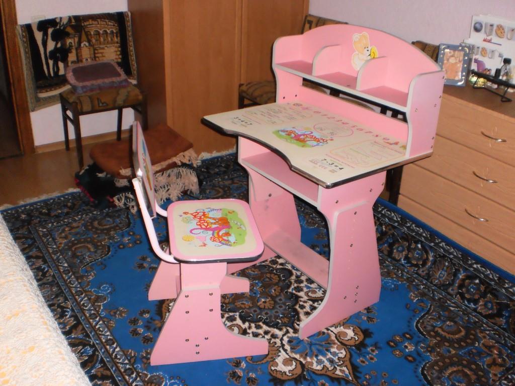 Столик стульчик детский авито. Детские парты для девочек. Стол для девочки. Детский столик для девочки. Стол и стул для девочки.