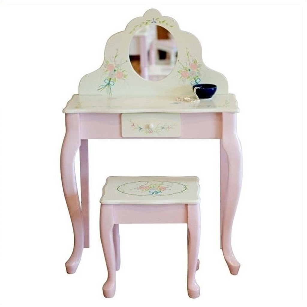 Детская мебель с туалетным столиком