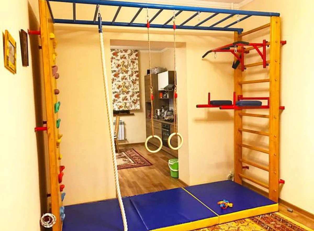 детская спортивная стенка в комнату для самых маленьких