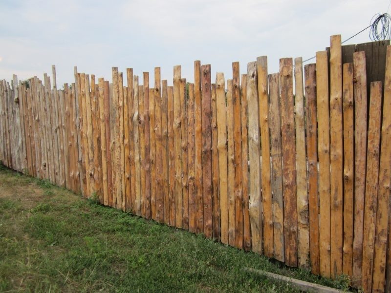 Деревянный забор из горбыля цена за пог.метр
