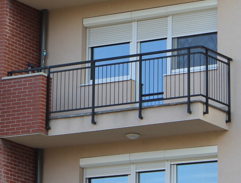 Ограждение для балкона от компании «Двери в дом»