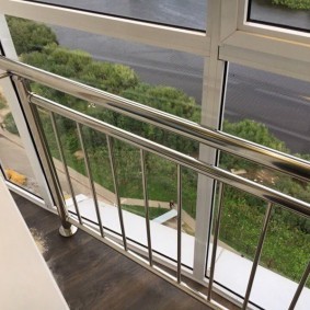 Нержавеющие перила на панорамном балконе
