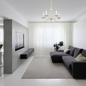 Серый диван в стиле минимализма