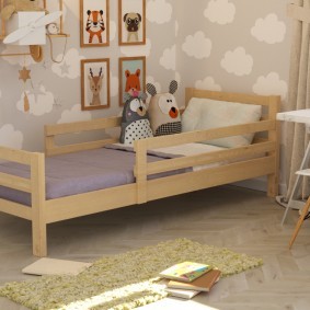детская кровать из массива дерева фото