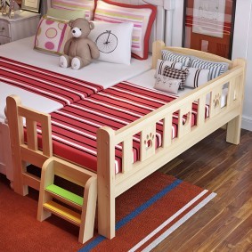 детская кровать из массива дерева дизайн