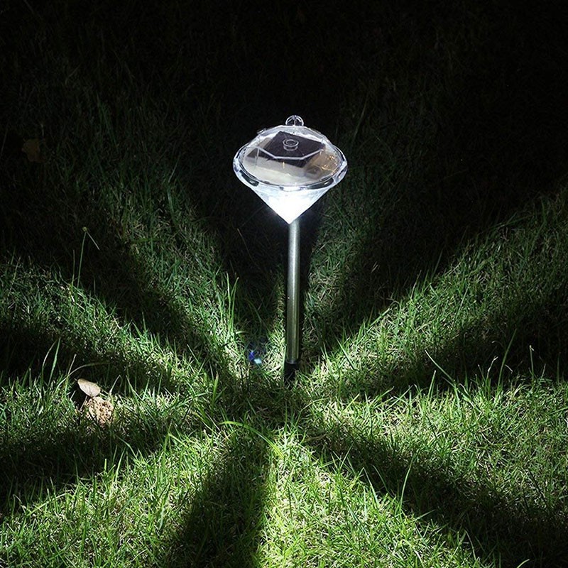 Миниатюрный газонный светильник на солнечной батарее