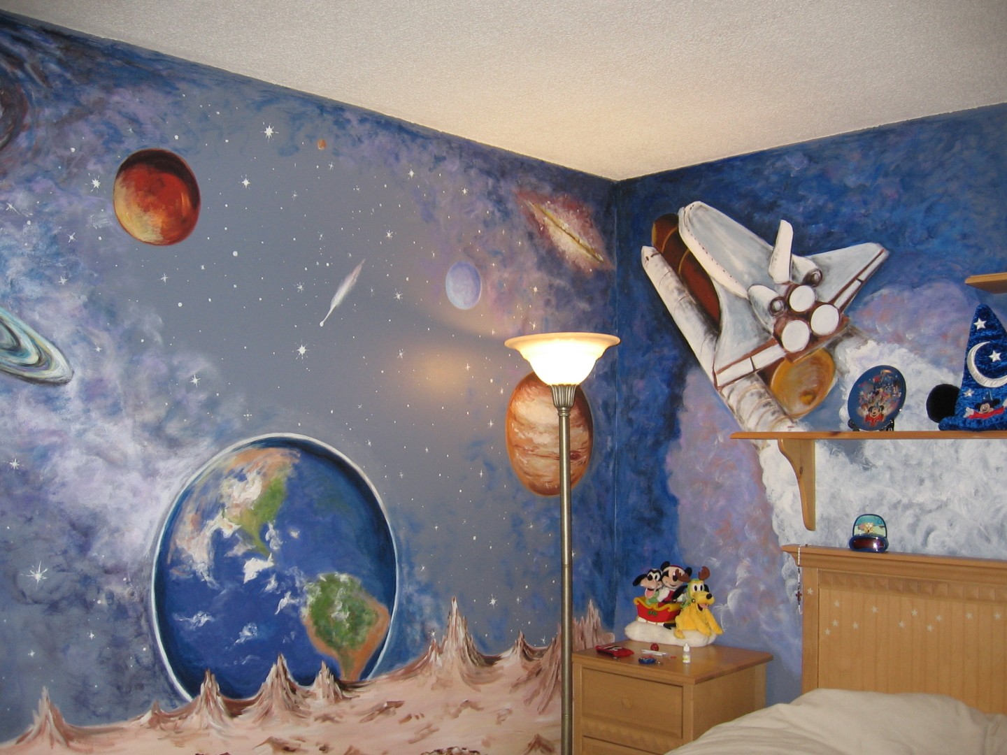 декор комнаты в стиле космос